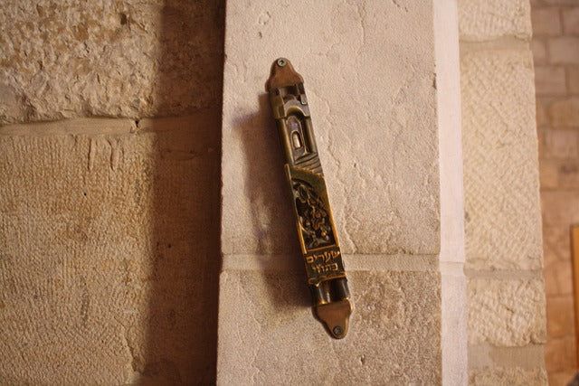 המקום האידיאלי לשים מזוזות בבית