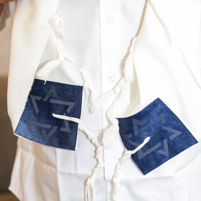 טלית צמר Premium | דגם להתעטף בציצית כחול נייבי חיתוך לייזר