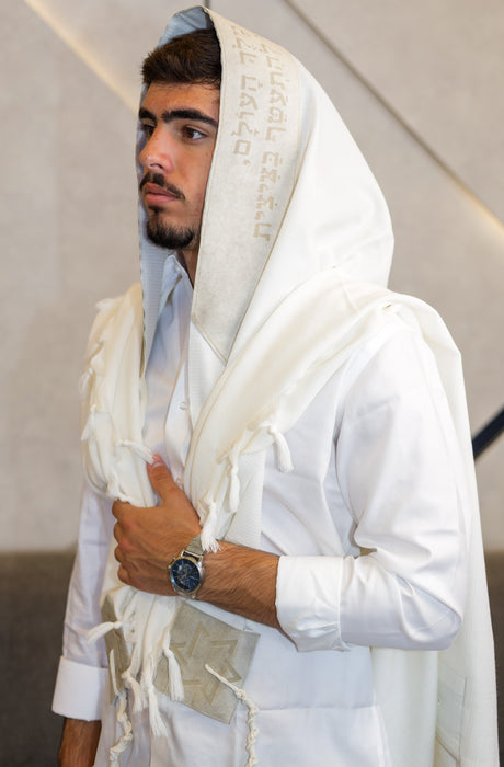 טלית צמר Premium | דגם להתעטף בציצית אבן חיתוך לייזר