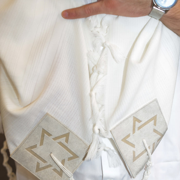 טלית צמר Premium | דגם להתעטף בציצית אבן חיתוך לייזר