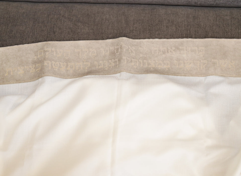טלית צמר Premium | דגם להתעטף בציצית אבן חיתוך לייזר
