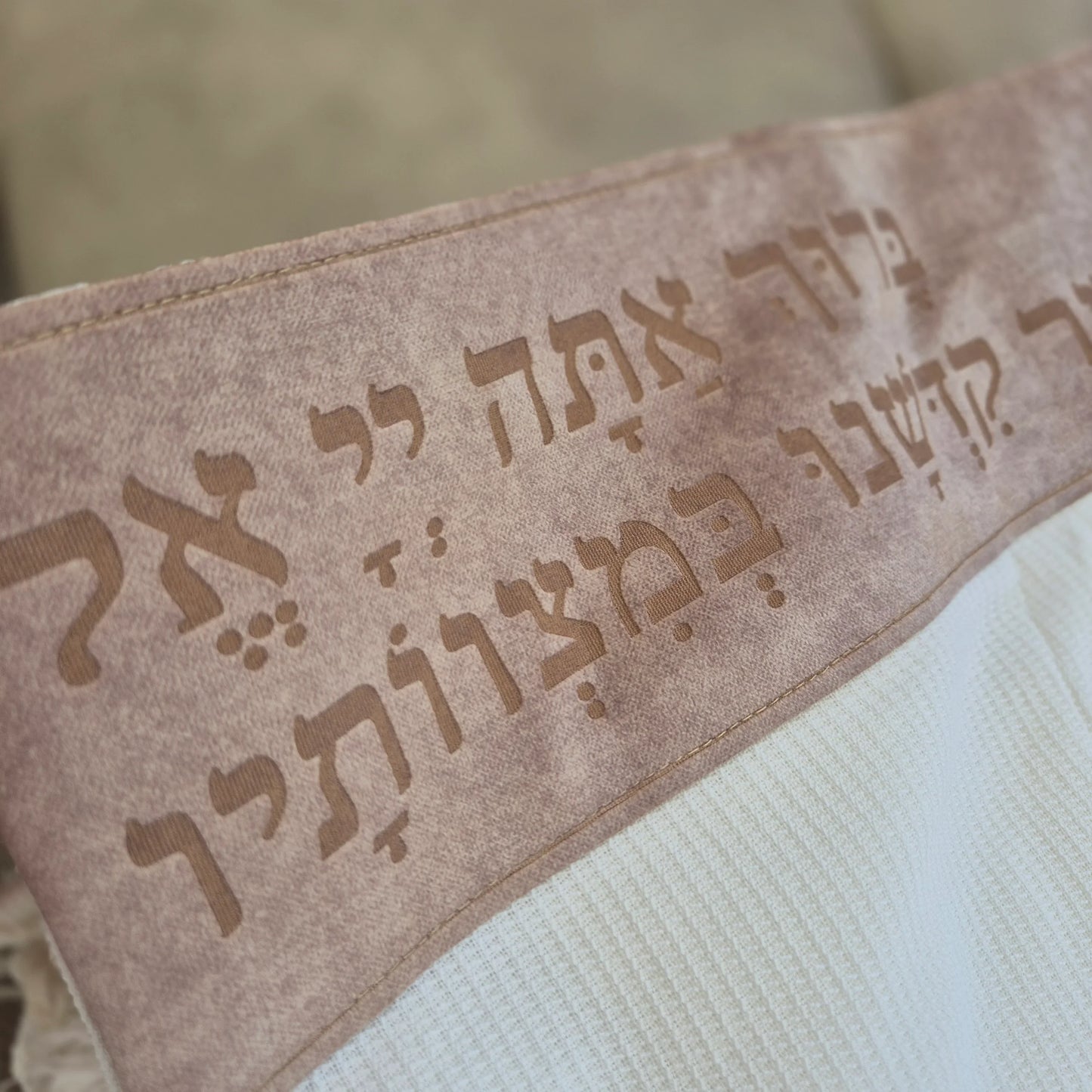 סט חתנים קטיפה חום עם טלית צמר חיתוך לייזר עם סידור כוונת הלב וכיפה