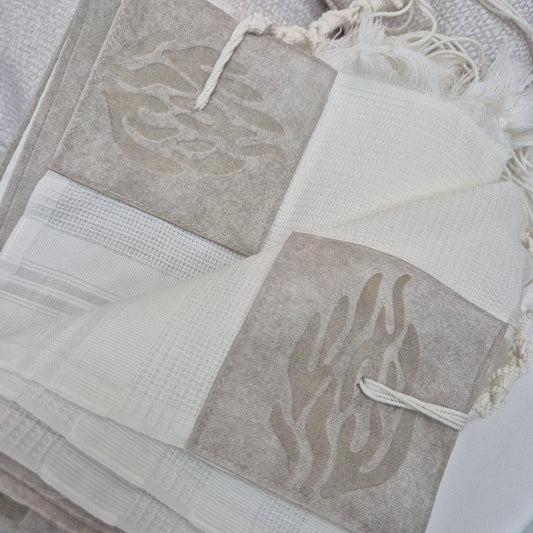 סט חתנים בז' האש עם טלית צמר חיתוך לייזר עם סידור כוונת הלב וכיפה