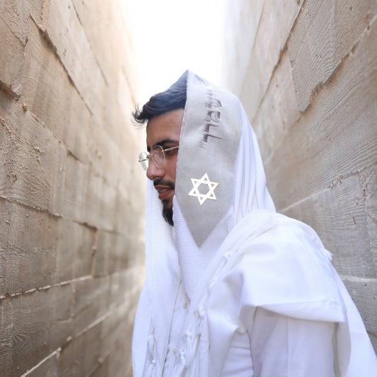 טלית צמר Premium | דגם אפור חיתוך לייזר