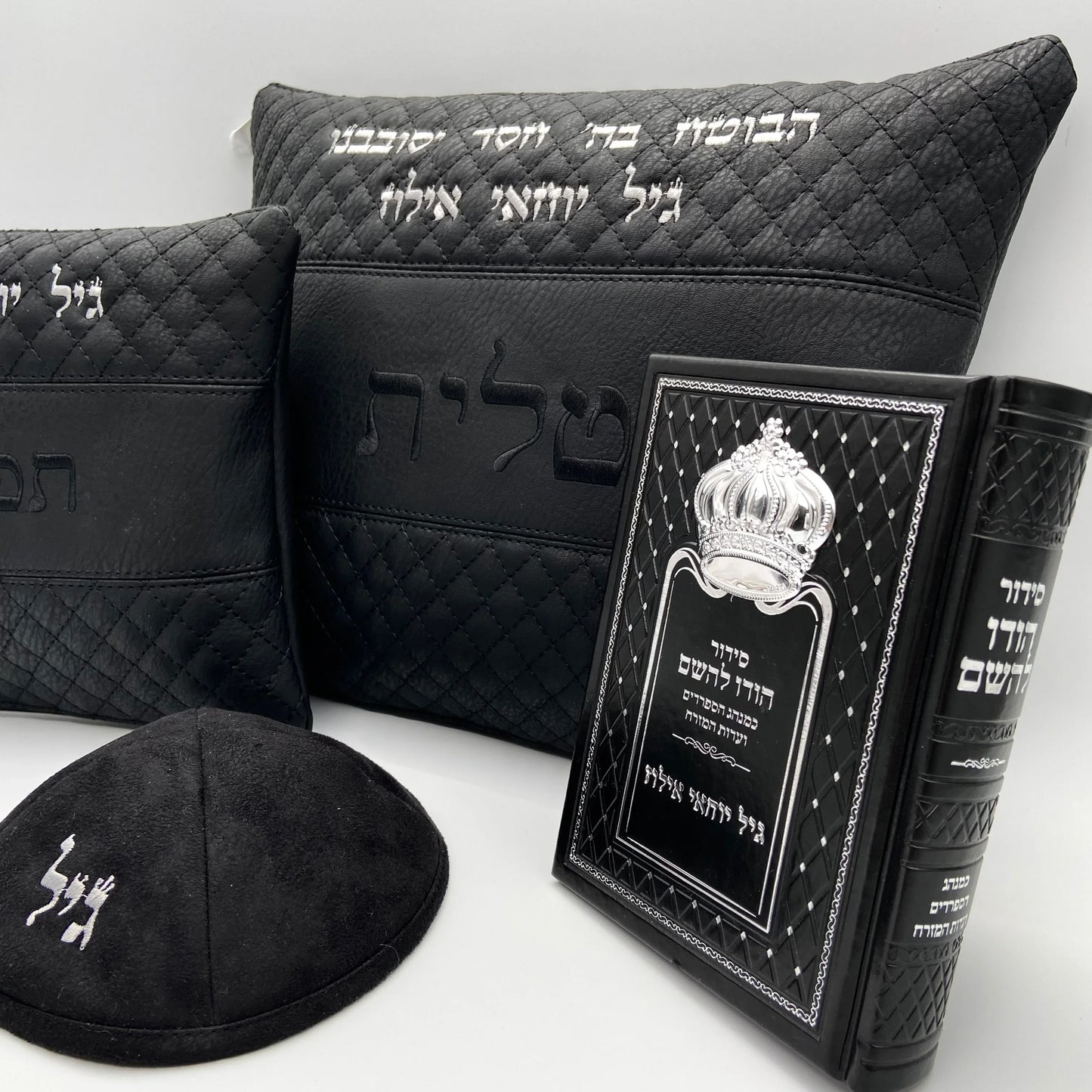 לטבול את עצמך בעולם של פריטי דת מותאמים אישית, שבו כל פרט מספר סיפור.