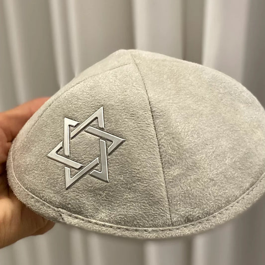 ערכות מתנה אלגנטיות לבר מצווה לחגיגה משמעותית.