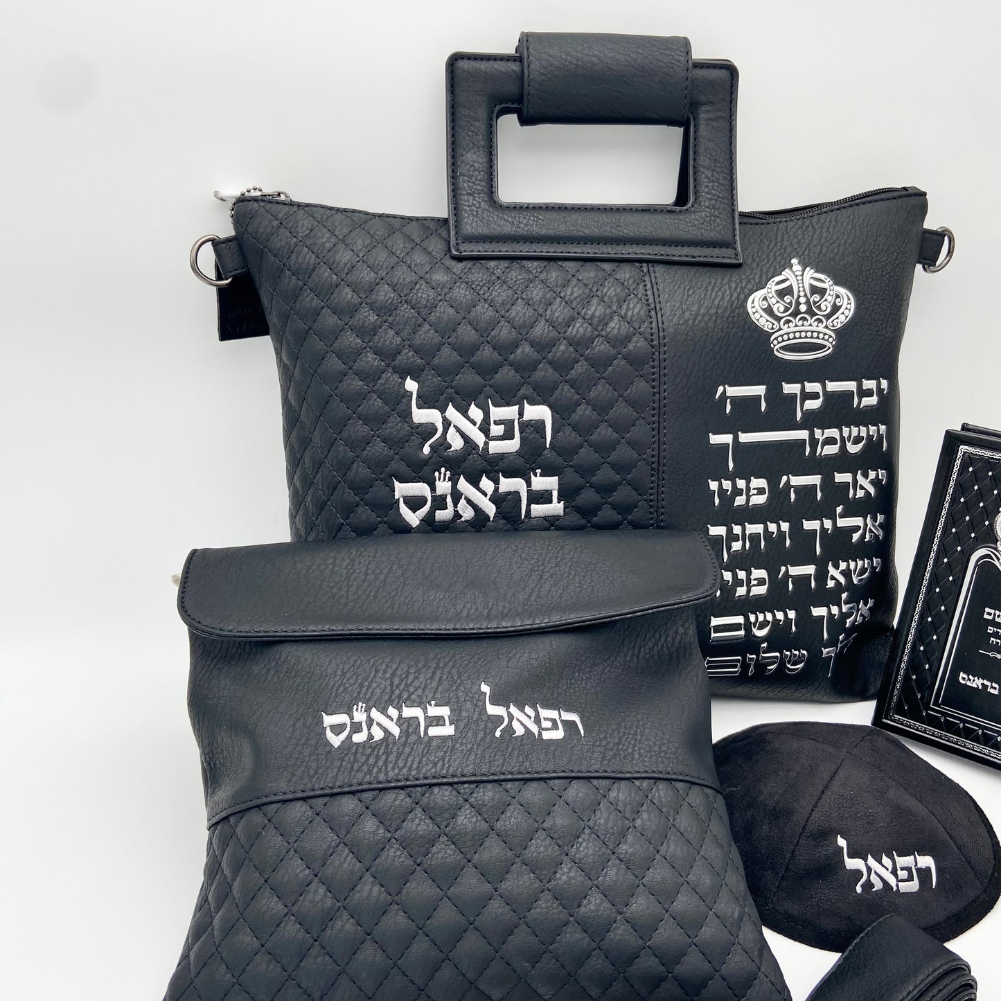 נרתיקים אלגנטיים לטלית ותפילין עם רקמה אישית, שילוב מושלם של מסורת וסגנון אישי