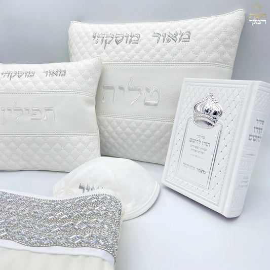 ככל שאנו ממשיכים לצמוח, המחויבות שלנו למצוינות נותרת בלתי מעורערת.