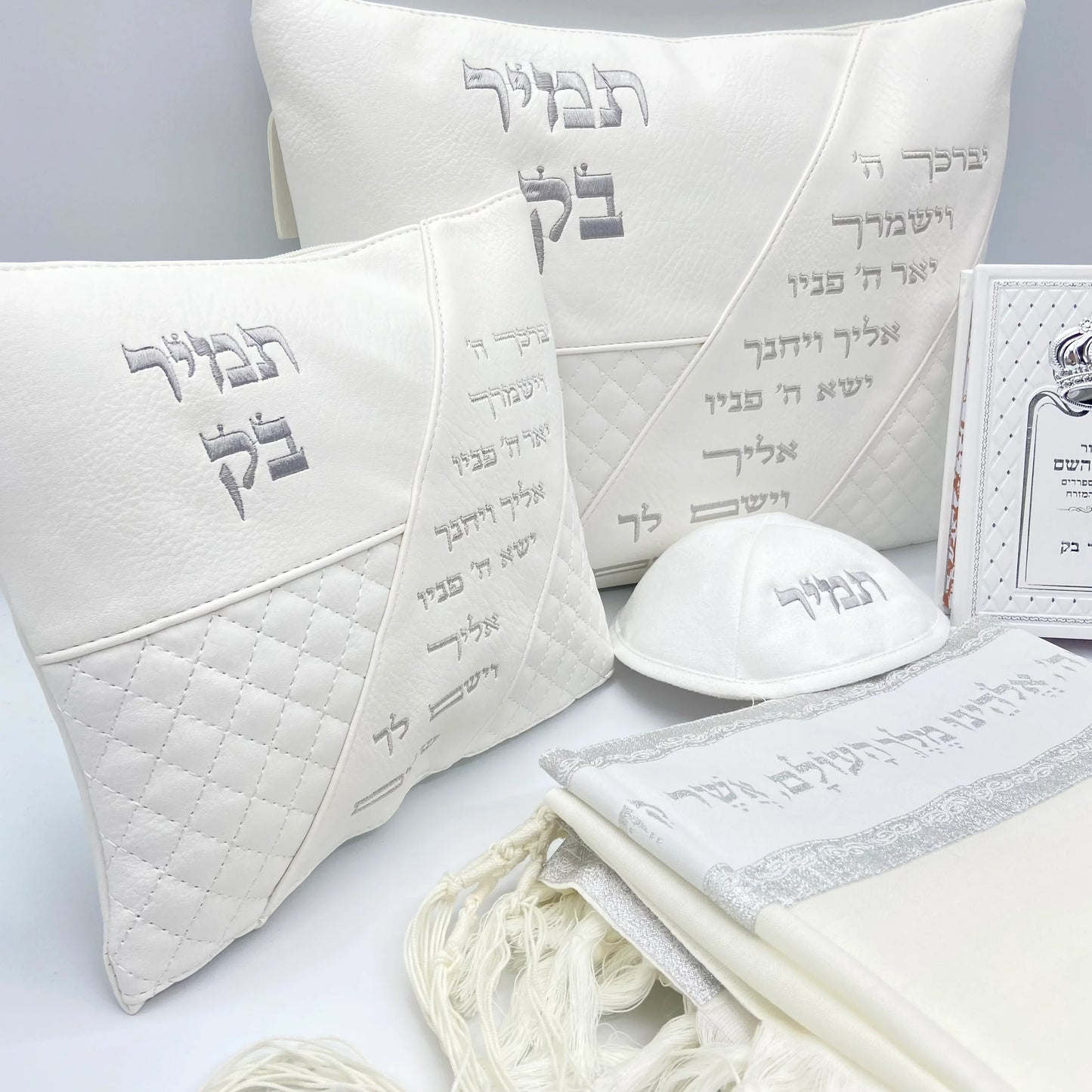 סט חתנים יברכך לבן עם טלית צמר עם סידור וכיפה