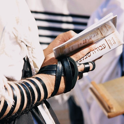 What is tefillin and how to place them properly