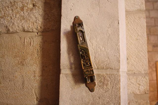 המקום האידיאלי לשים מזוזות בבית