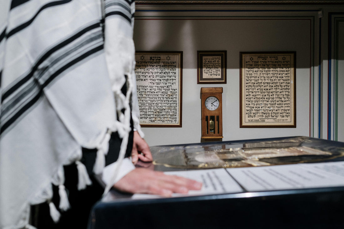 טלית לבר מצווה – מדריך להורים לבחירת הטלית הנכונה