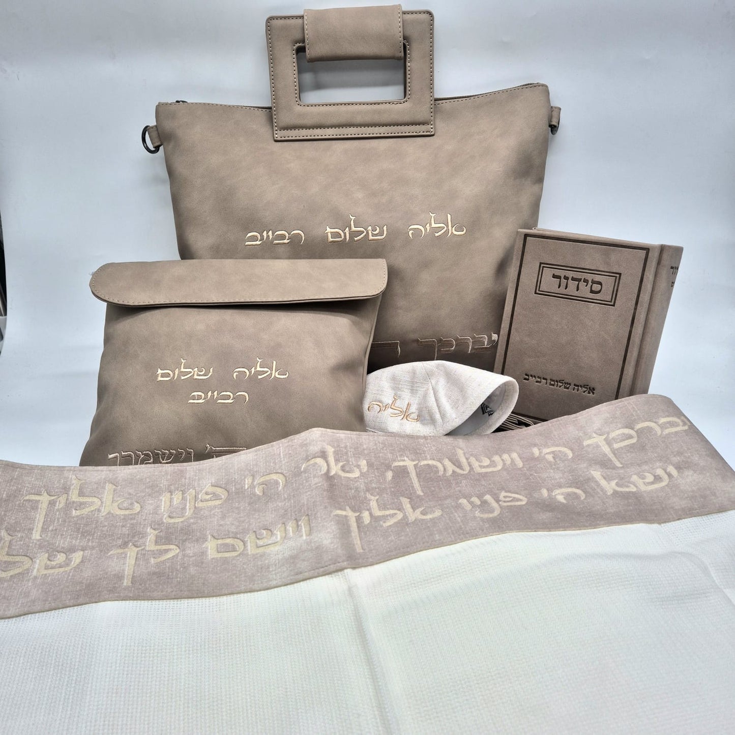 סט חתנים חום עם טלית צמר חיתוך לייזר עם סידור וכיפה