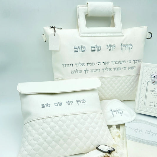 מארז לחתן יברכך לבן כסף עם טלית צמר סידור וכיפה