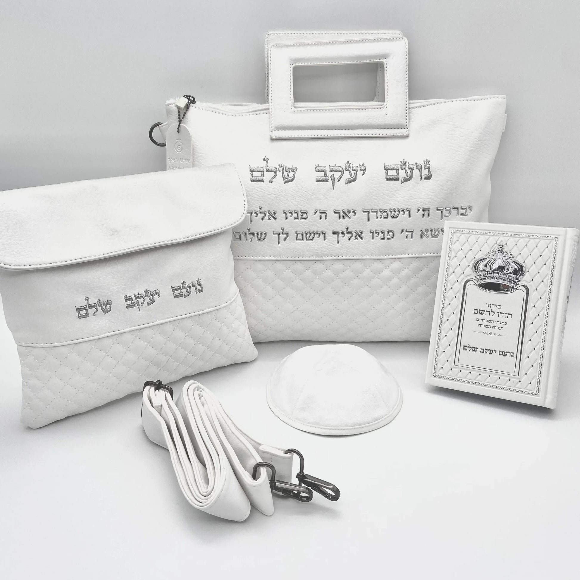  נרתיק לטלית ותפילין עם חריתת ברכת כהנים מאותיות כסף