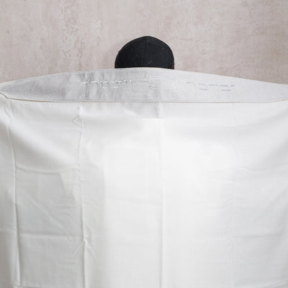 סט חתנים מבד צבע אפור בהיר עם טלית צמר עטרה אפור בהיר עם סידור כוונת הלב וכיפה