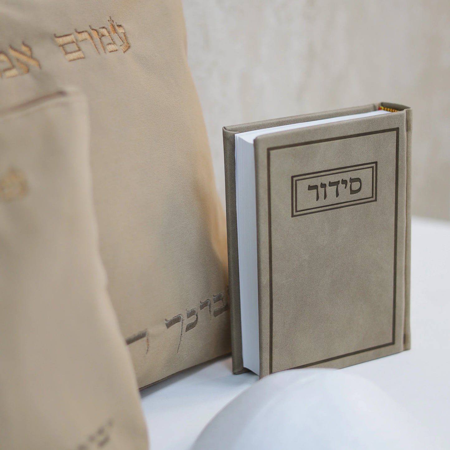 סידור לב חום מבית הרקמה של קינגס