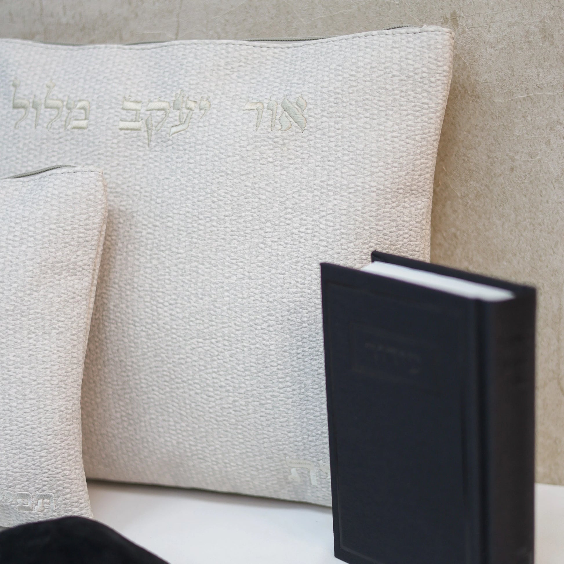 מארז קדושה לגבר צבע בז' סידור כוונת הלב וכיפה