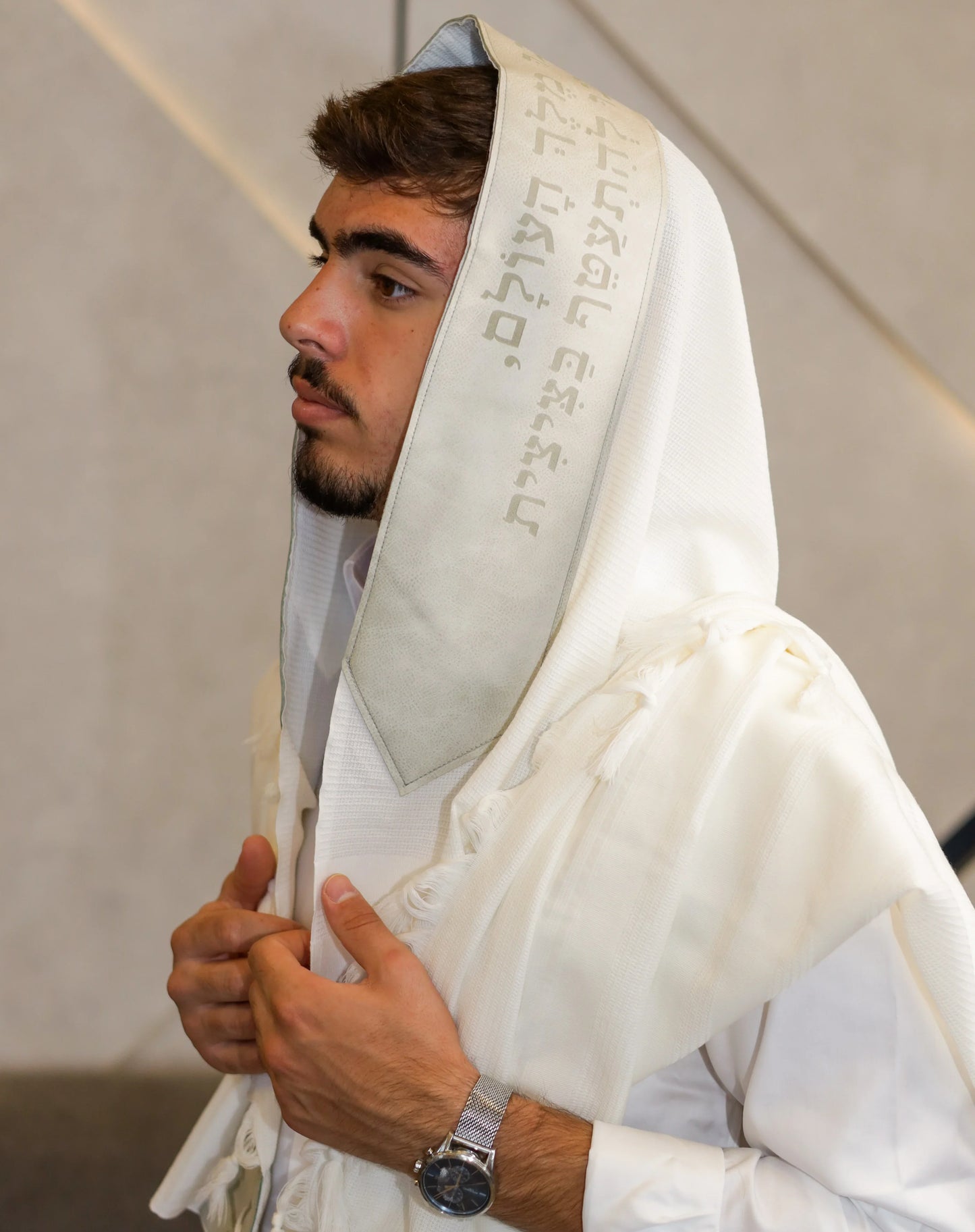 טלית צמר Premium | דגם להתעטף בציצית אבן חיתוך לייזר