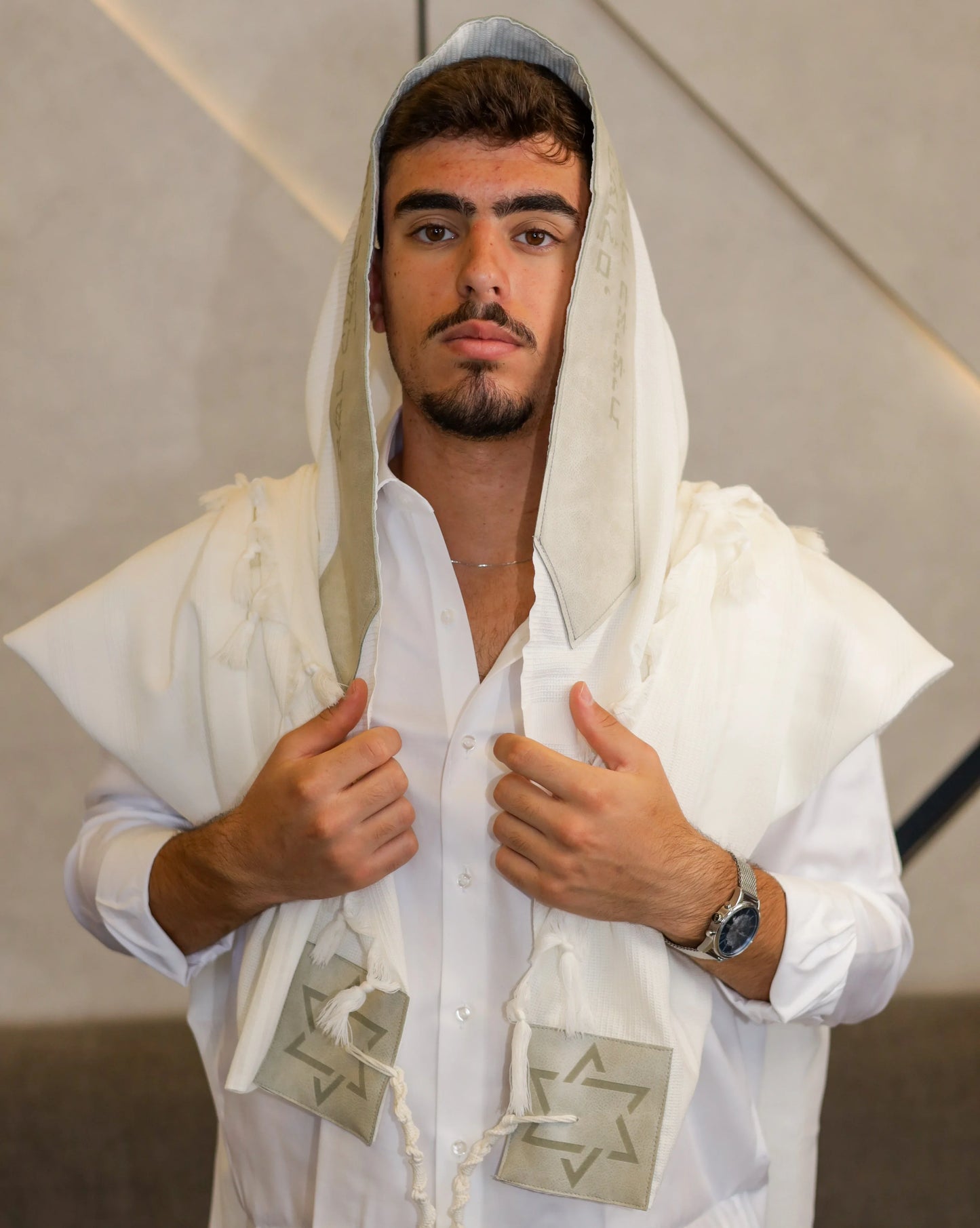 טלית צמר Premium | דגם להתעטף בציצית אבן חיתוך לייזר