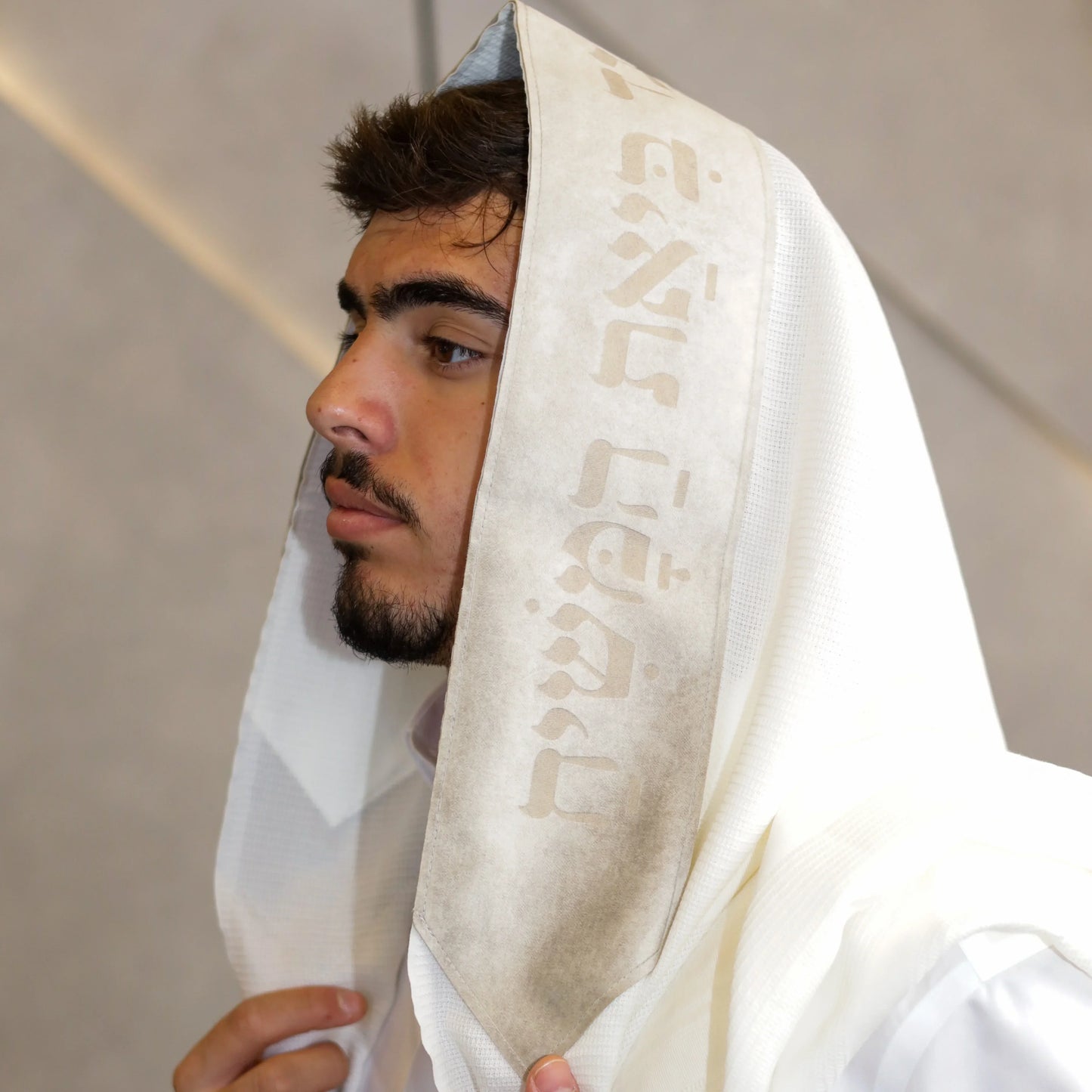 סט חתנים בז' האש עם טלית צמר חיתוך לייזר עם סידור כוונת הלב וכיפה