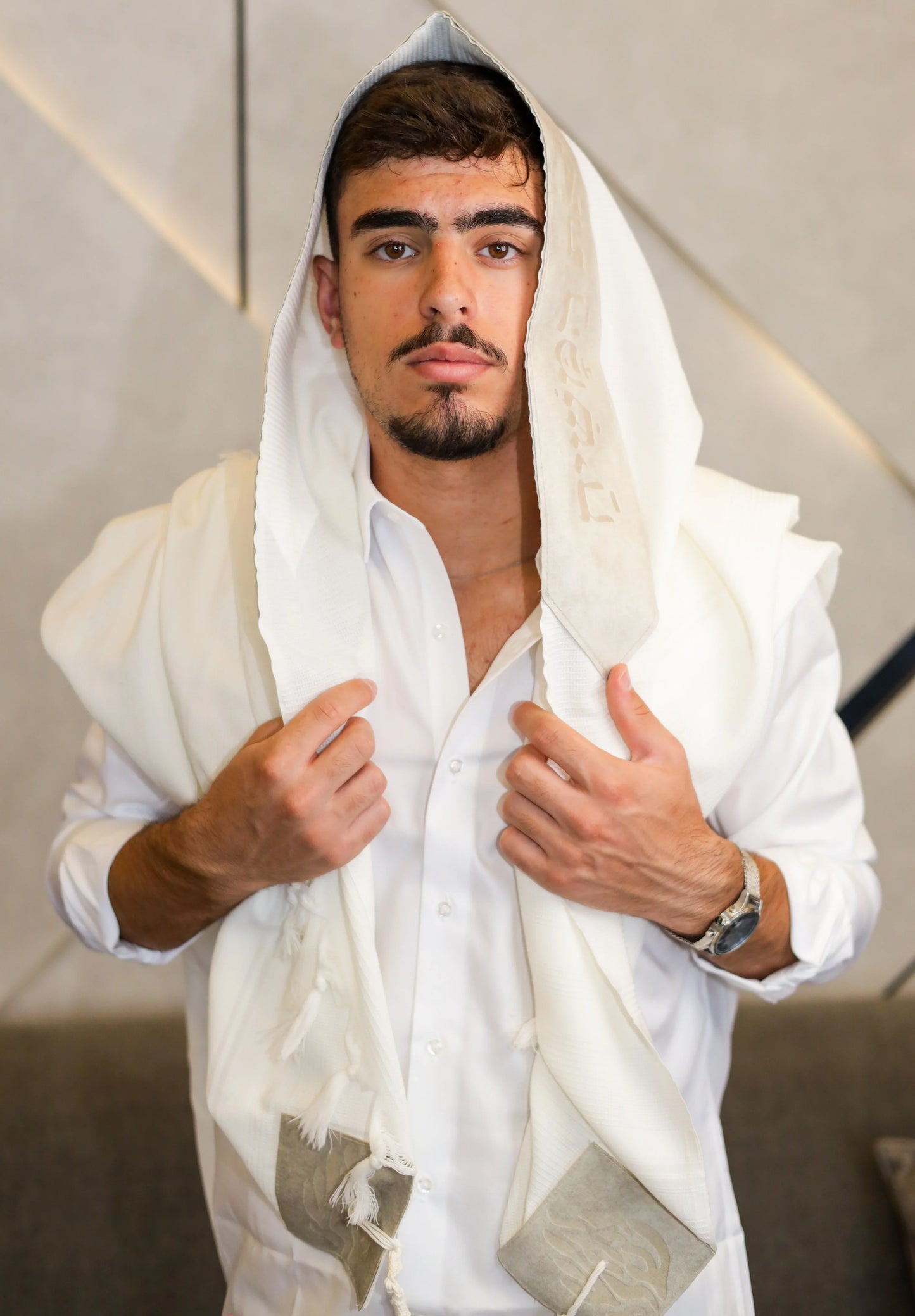 סט חתנים בז' האש עם טלית צמר חיתוך לייזר עם סידור כוונת הלב וכיפה