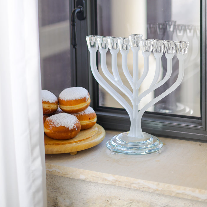 חנוכיית קריסטל | חלבית