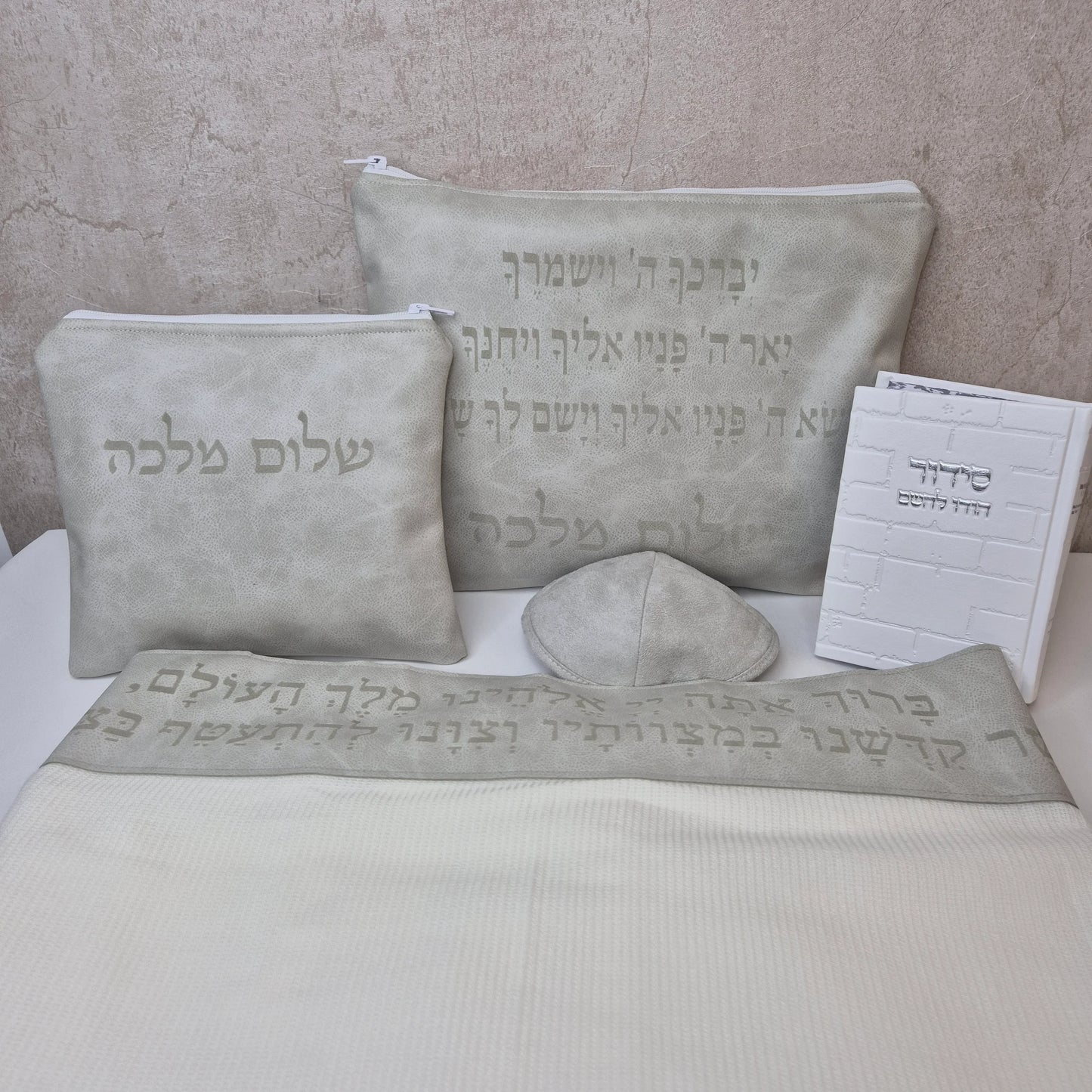 סט חתנים דמוי עור אבן עם טלית צמר חיתוך לייזר עם סידור וכיפה