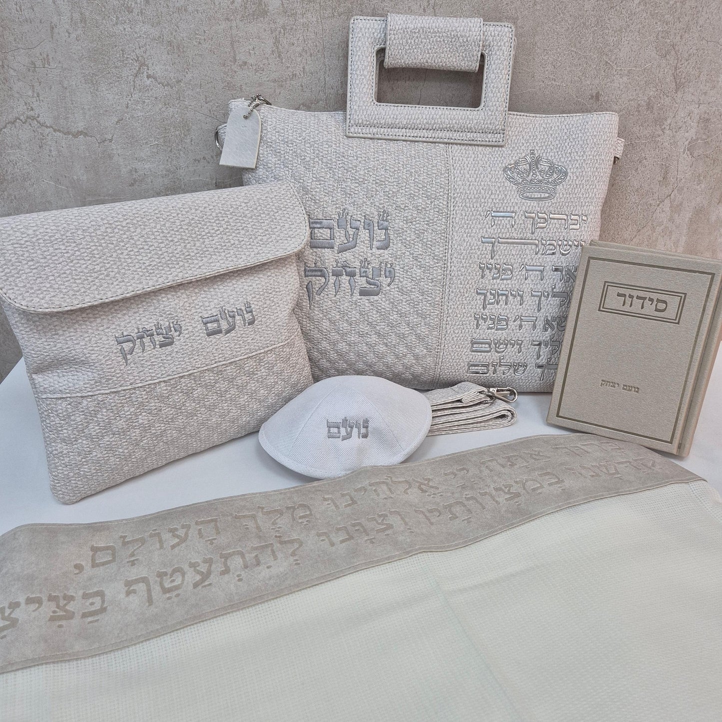 סט חתנים אבן עם טלית צמר חיתוך לייזר עם סידור כוונת הלב וכיפה