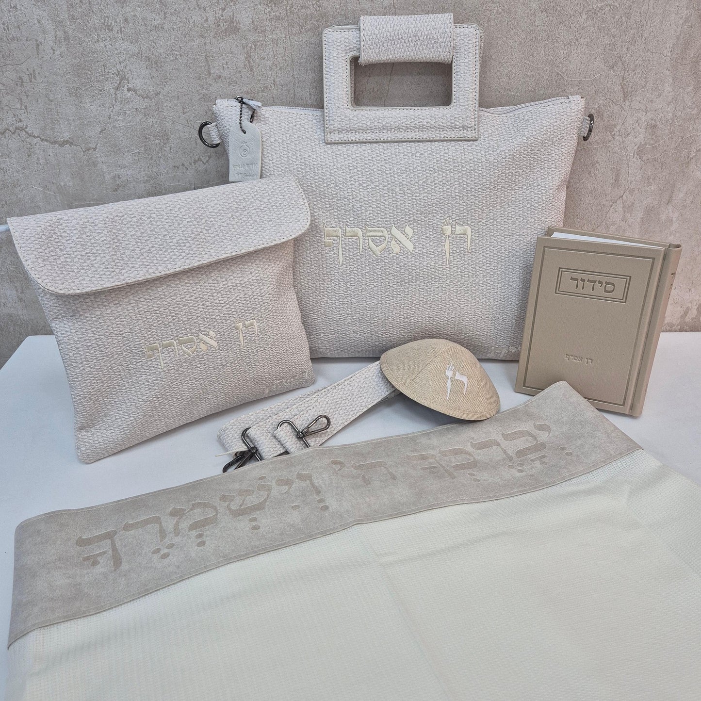 סט חתנים בז עם טלית צמר חיתוך לייזר עם סידור כוונת הלב וכיפה