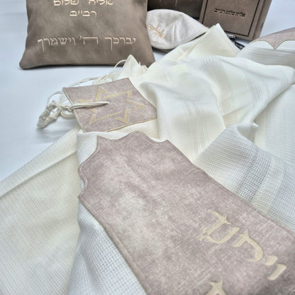 סט חתנים חום עם טלית צמר חיתוך לייזר עם סידור וכיפה