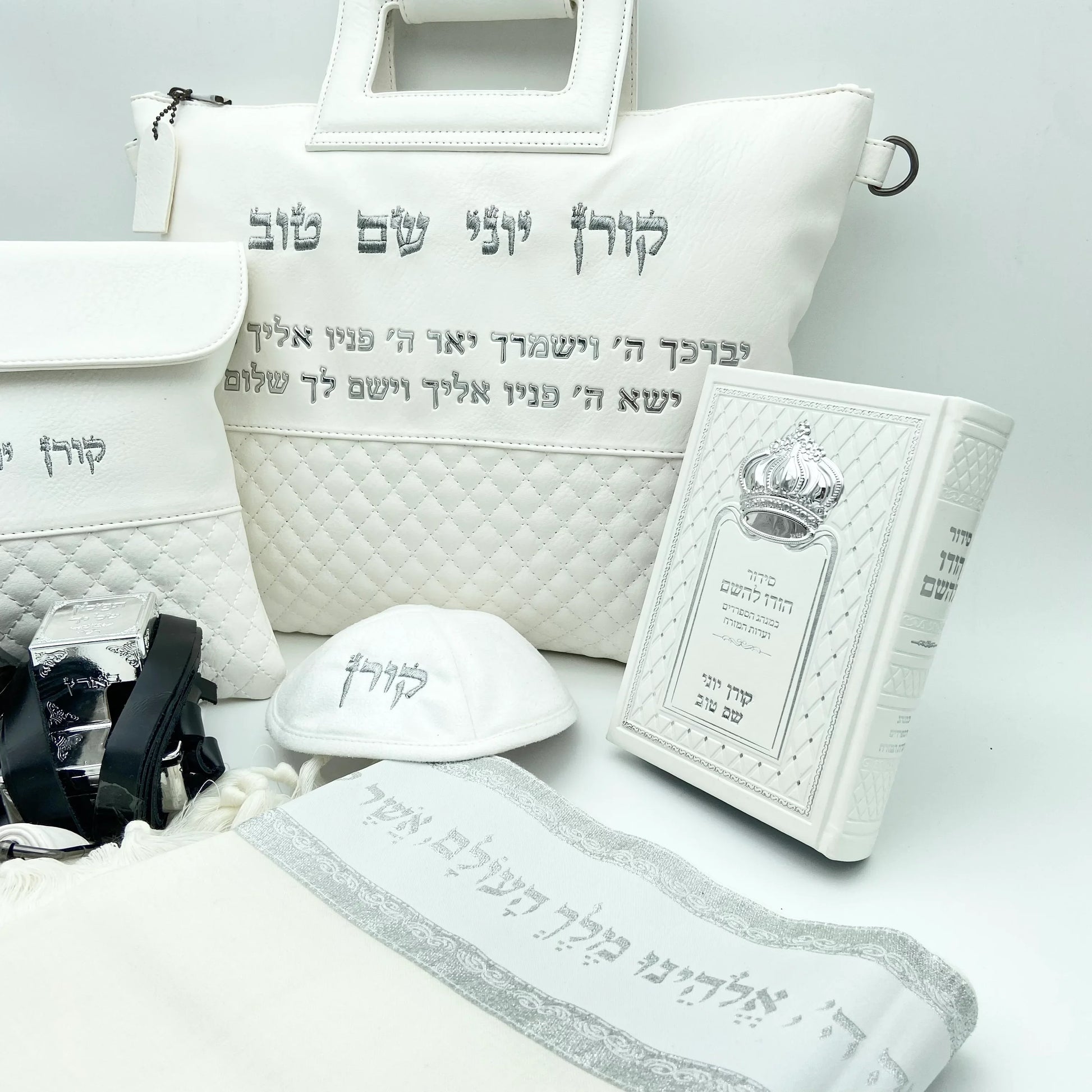 סט בר מצווה, אנסמבל מהודר לציון הדרך החשוב של הבחור