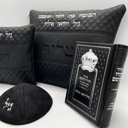 לטבול את עצמך בעולם של פריטי דת מותאמים אישית, שבו כל פרט מספר סיפור.