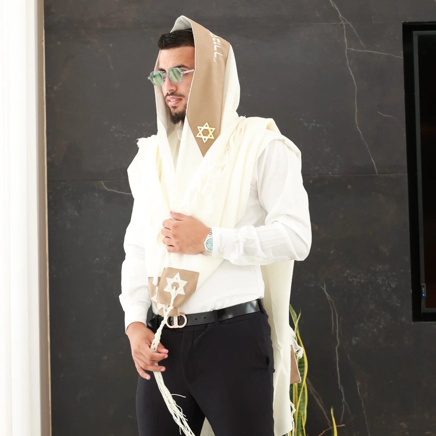 מארז לחתן לבן יברכך עם טלית צמר פרימיום סידור וכיפה