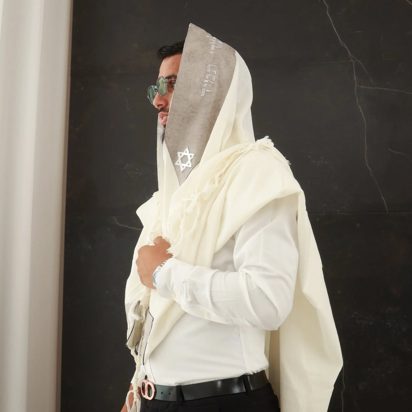 טלית צמר Premium | דגם אפור חיתוך לייזר