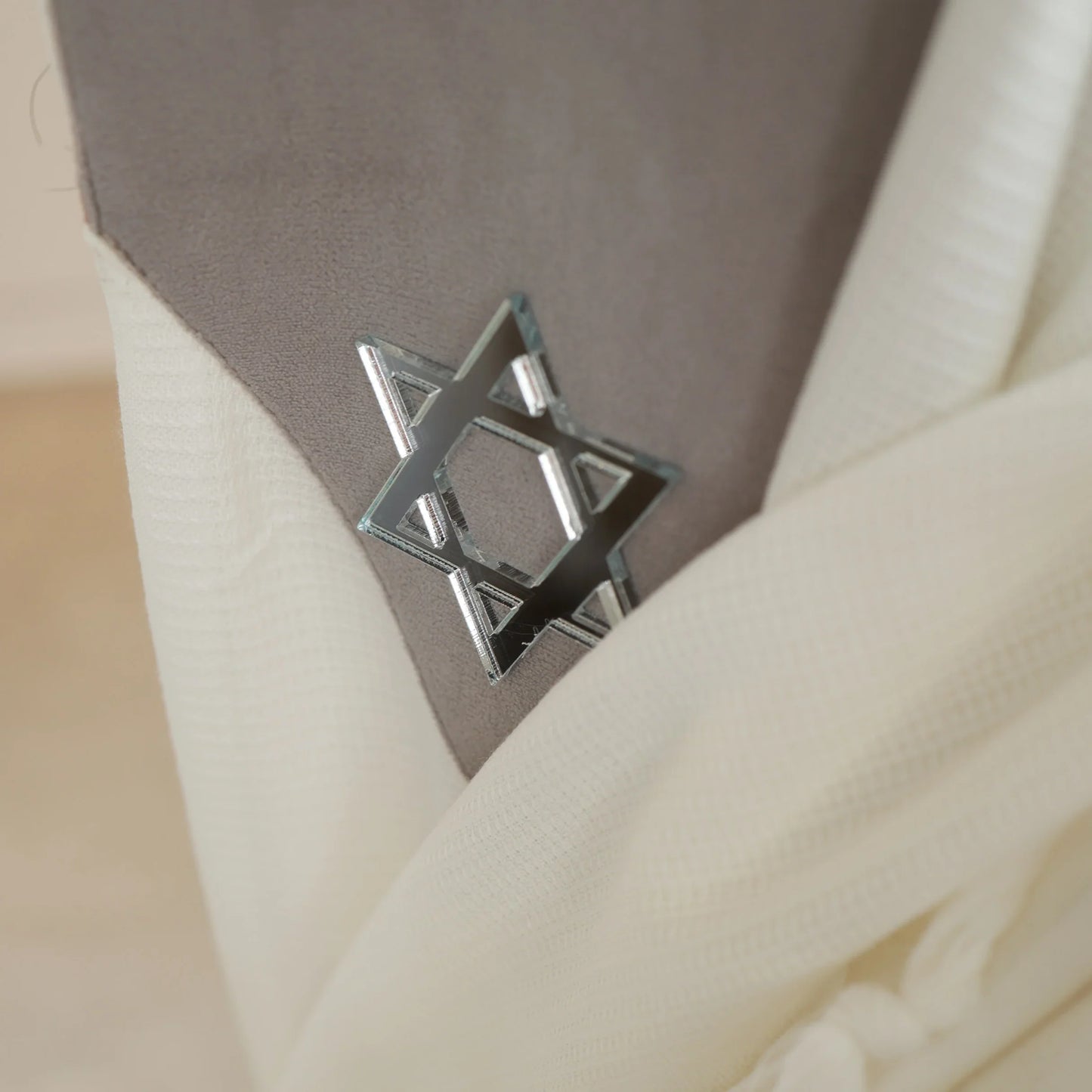 טלית צמר Premium | דגם אפור בטון בהיר חיתוך לייזר