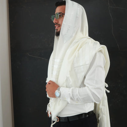 מארז לחתן יברכך כתר לבן כסף עם טלית צמר סידור וכיפה