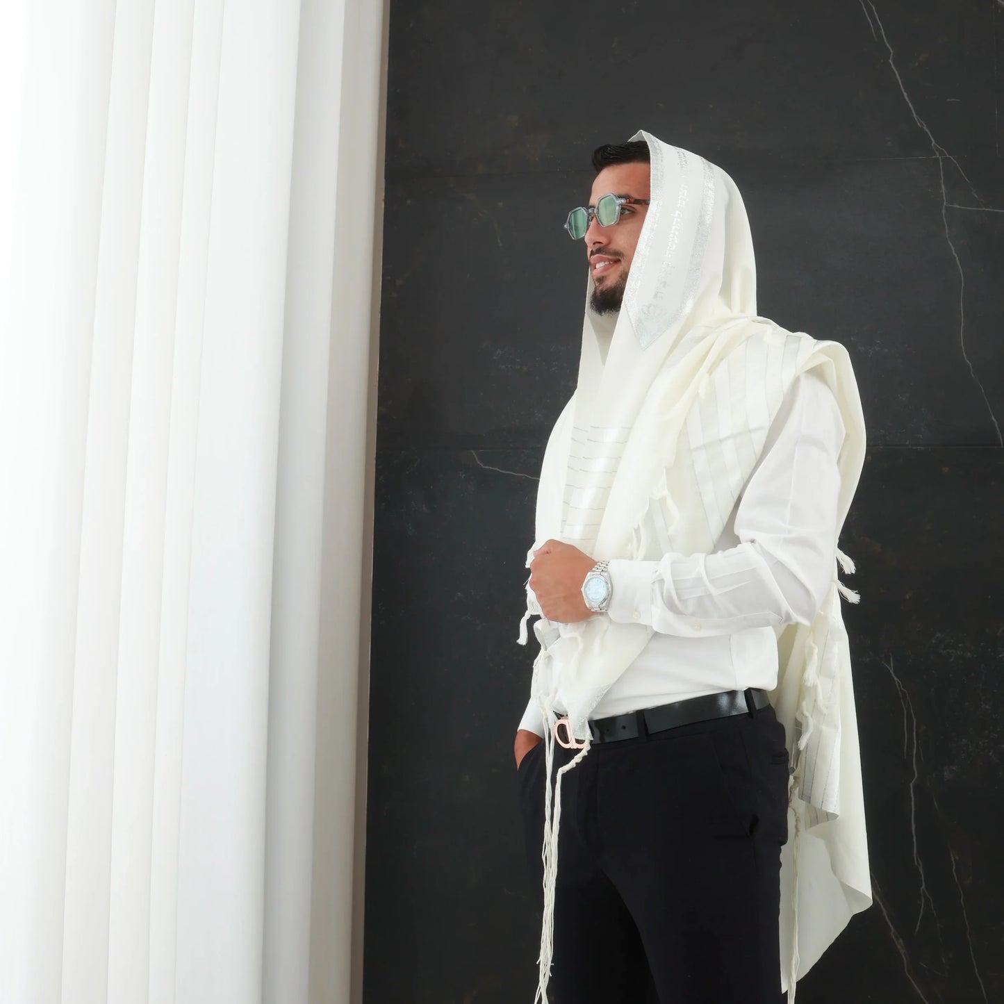 מארז לחתן יברכך כתר שחור לואי עם טלית צמר סידור וכיפה