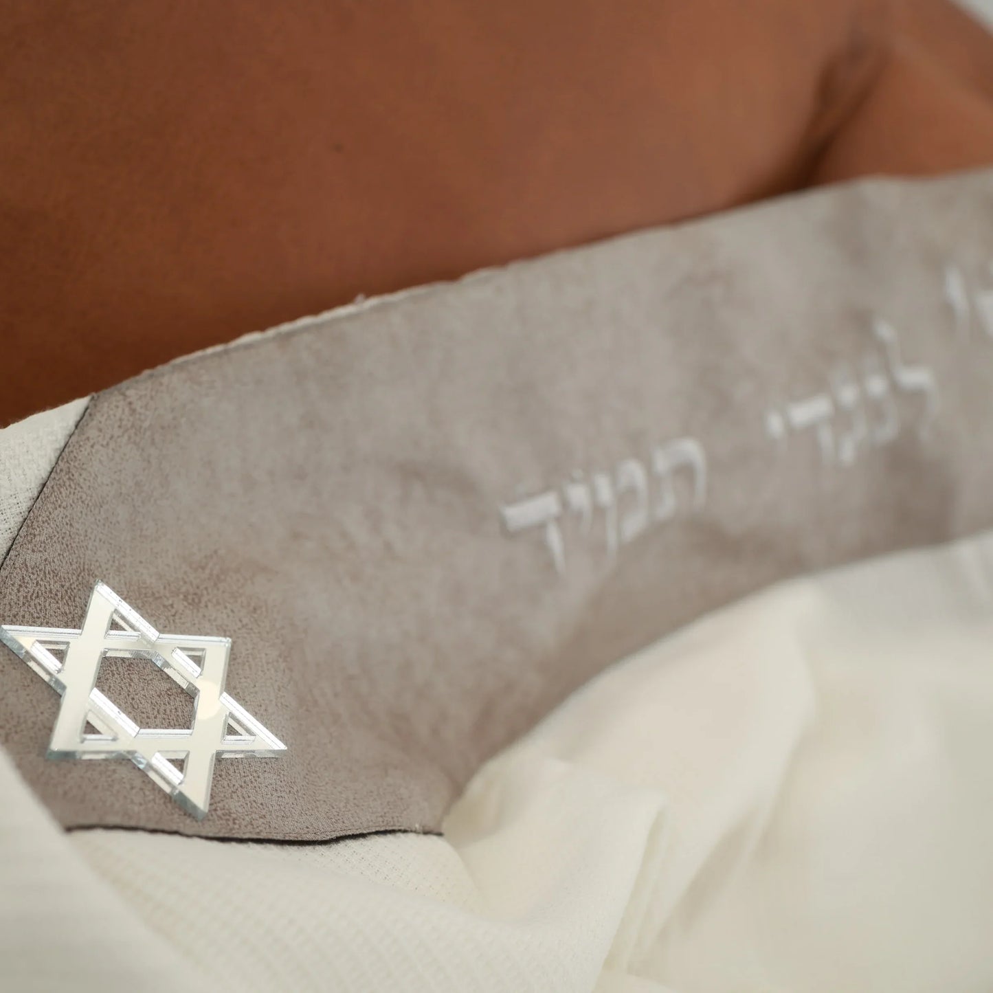 טלית צמר Premium | דגם אפור חיתוך לייזר