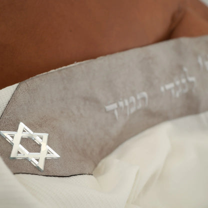 טלית צמר Premium | דגם אפור חיתוך לייזר
