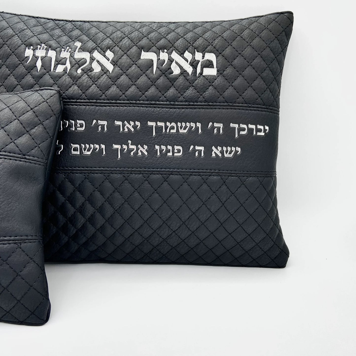 סט בר מצווה, אנסמבל מהודר לציון הדרך החשוב של הבחור