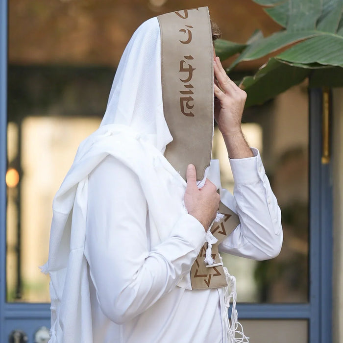 טלית צמר Premium | דגם שויתי ה' חום דמוי עור בחיתוך לייזר