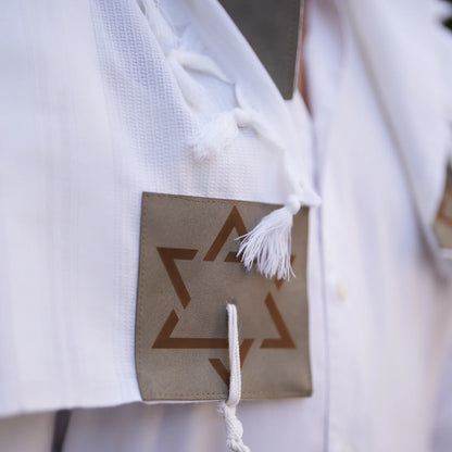 טלית צמר Premium | דגם שויתי ה' אפור כהה דמוי עור בחיתוך לייזר
