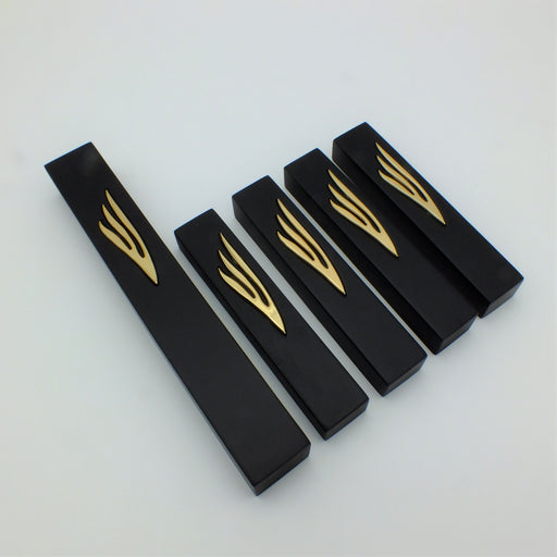 סט 5 מזוזות בטון שחור קומפקטי בעיצוב 'ש' זהב