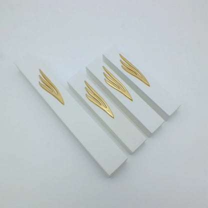 סט שלוש מזוזות בטון לבנות בעיצוב "ש" מוזהב