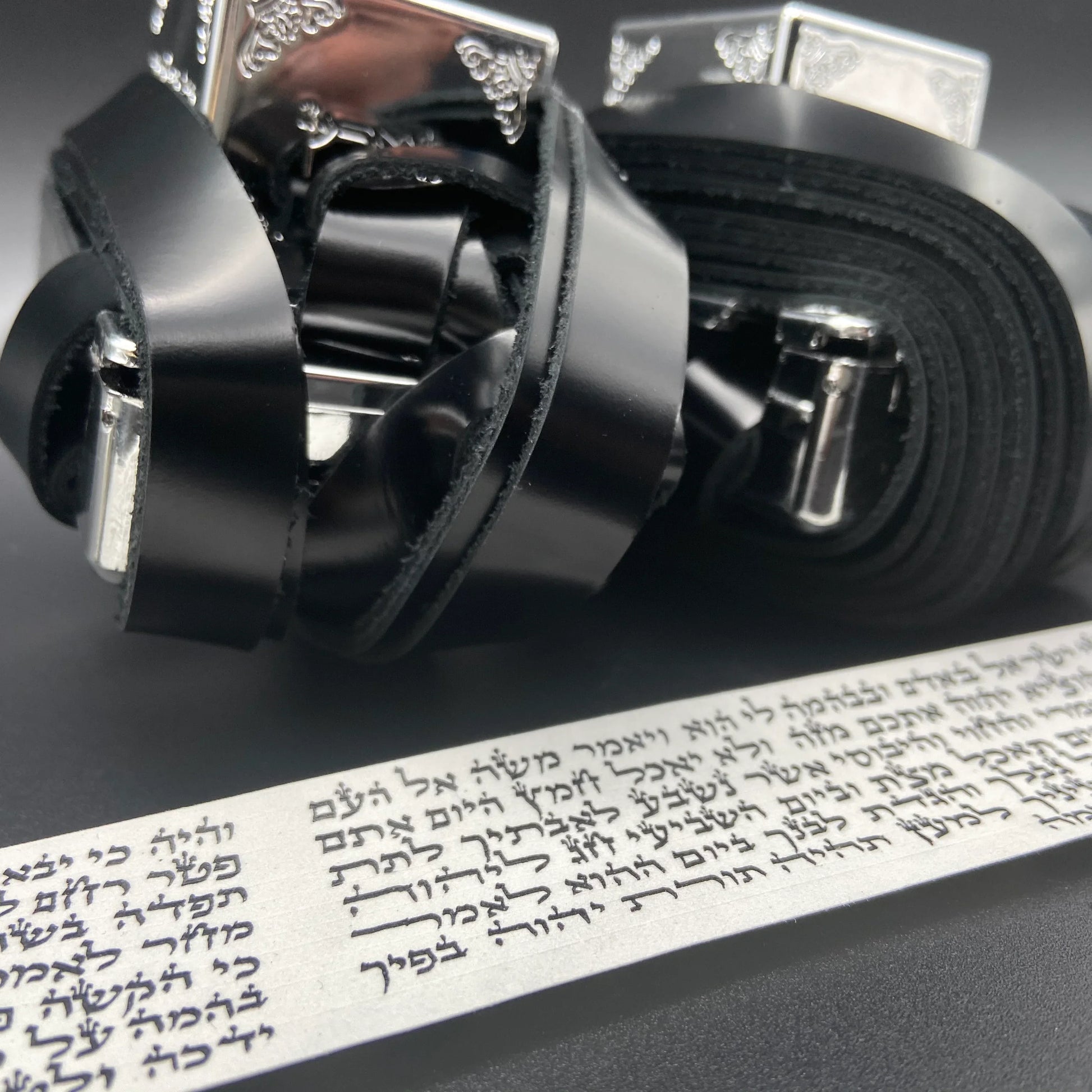 סט בר מצווה, אנסמבל מהודר לציון הדרך החשוב של הבחור