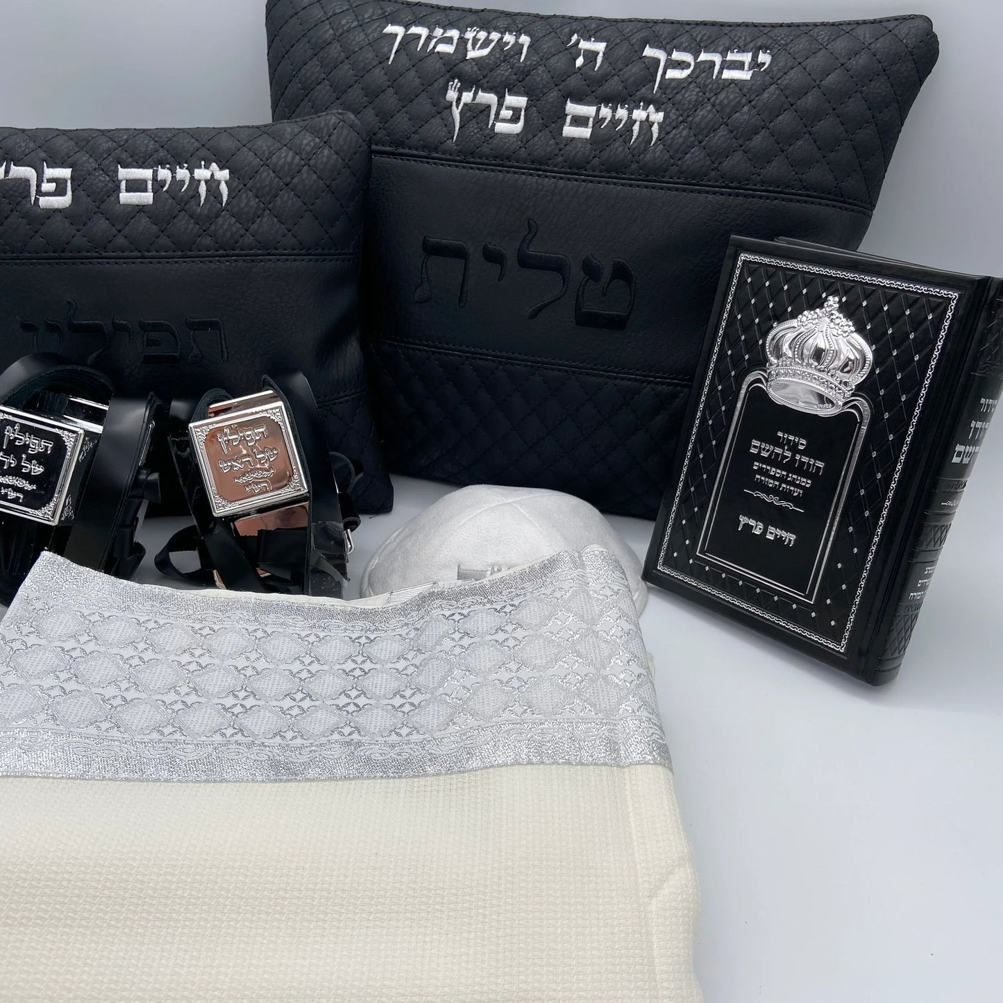 סטים לבר מצווה, הרכב משמעותי שעוצב בדייקנות, חוגג את ההתבגרות בסטייל ובמסורת