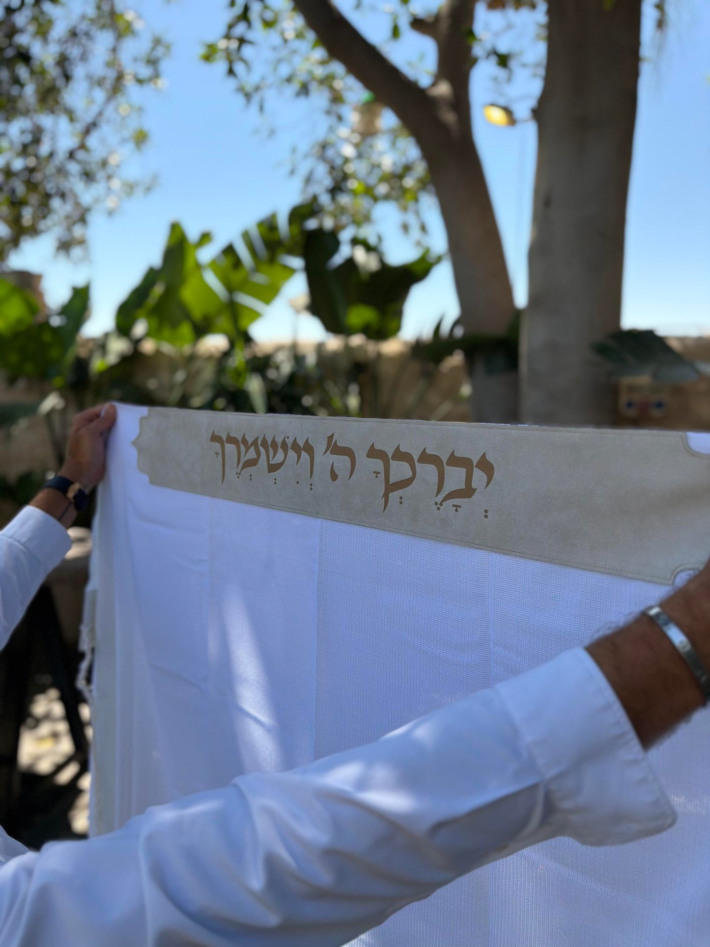 טלית צמר Premium | דגם יברכך בז קטיפה בחיתוך לייזר
