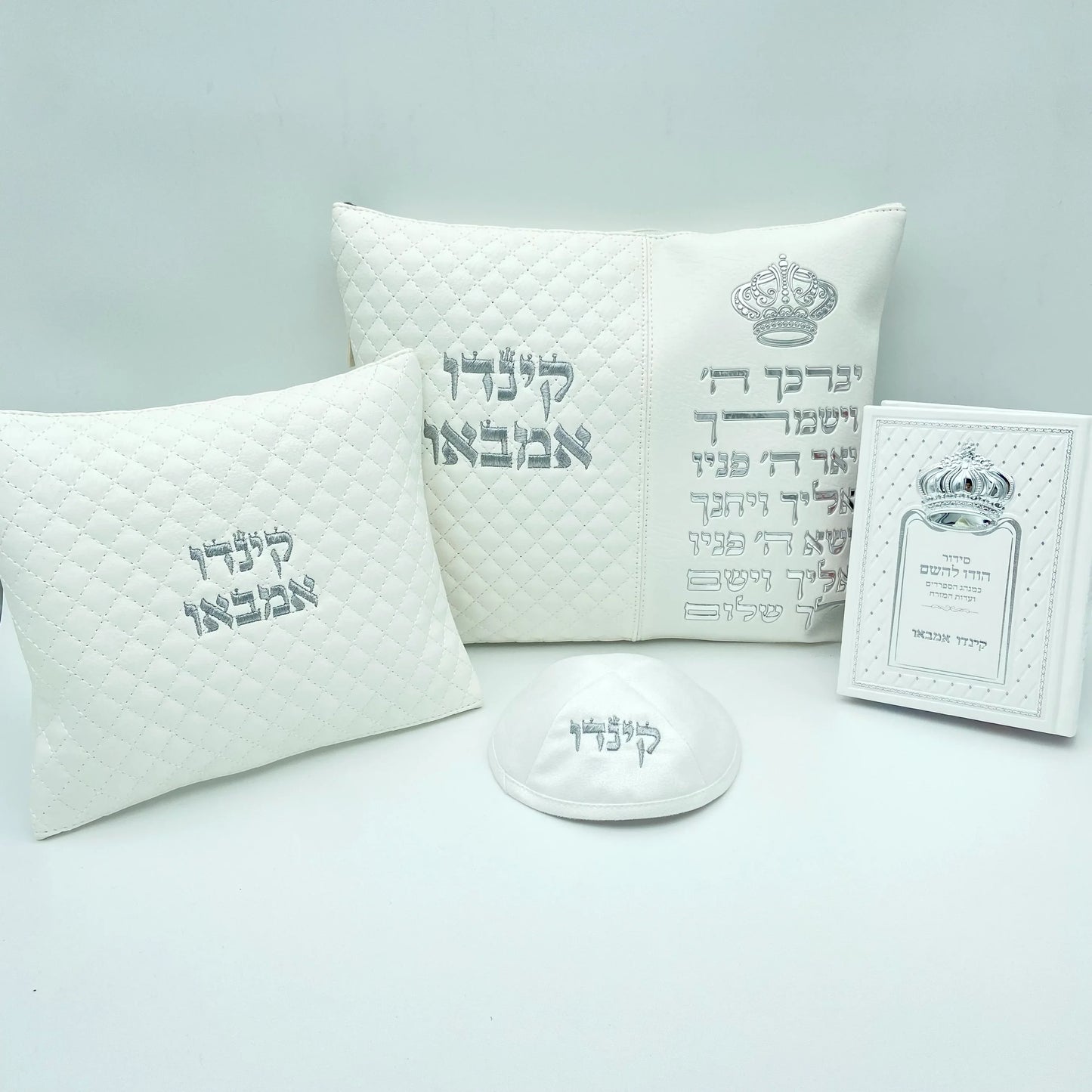 מארז קדושה לגבר ברכת כהנים לבן כתר עם סידור וכיפה