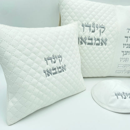 מארז קדושה לגבר ברכת כהנים לבן כתר עם סידור וכיפה